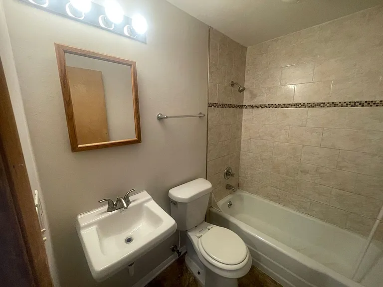 6257 W Oklahoma Ave. (4 Unit) — Photo 9