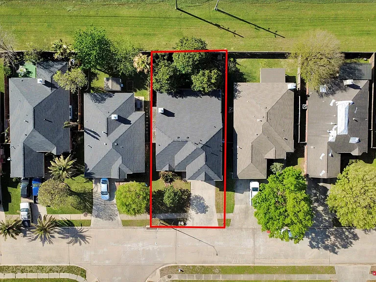 18315 Brenwood Manor Dr — Photo 2