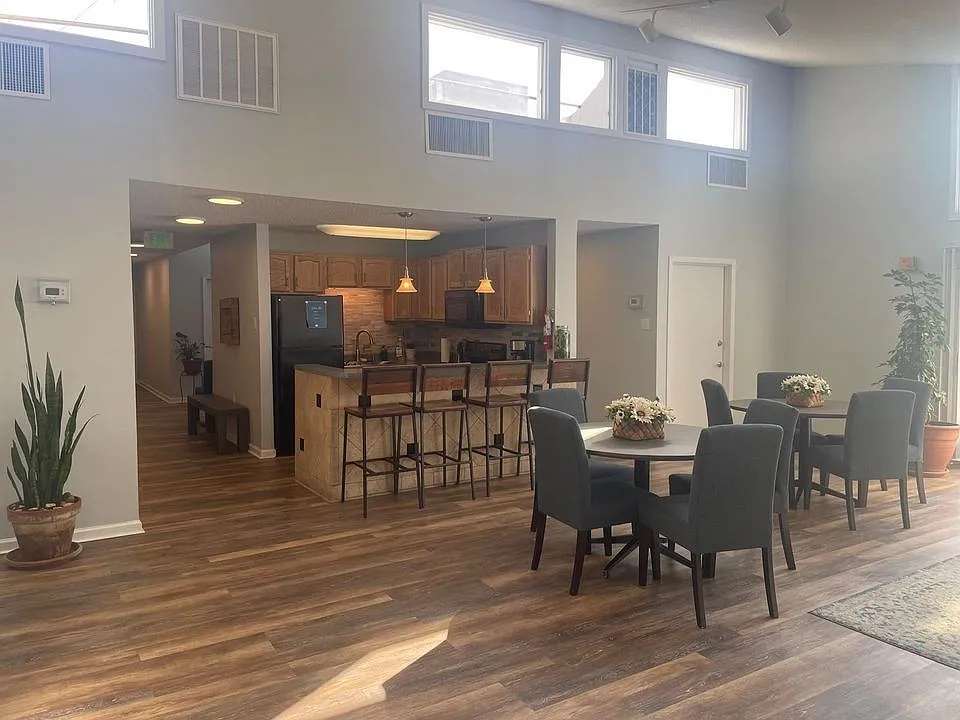 Sutters Mill Apartments — Photo 2