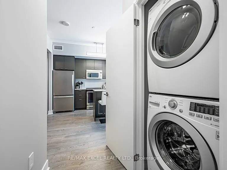 30 Roehampton Ave #619 — Photo 25