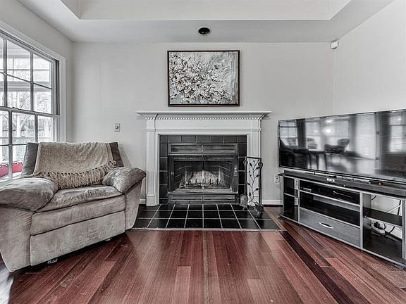 3rd image of 2186 Whitehall Dr NE