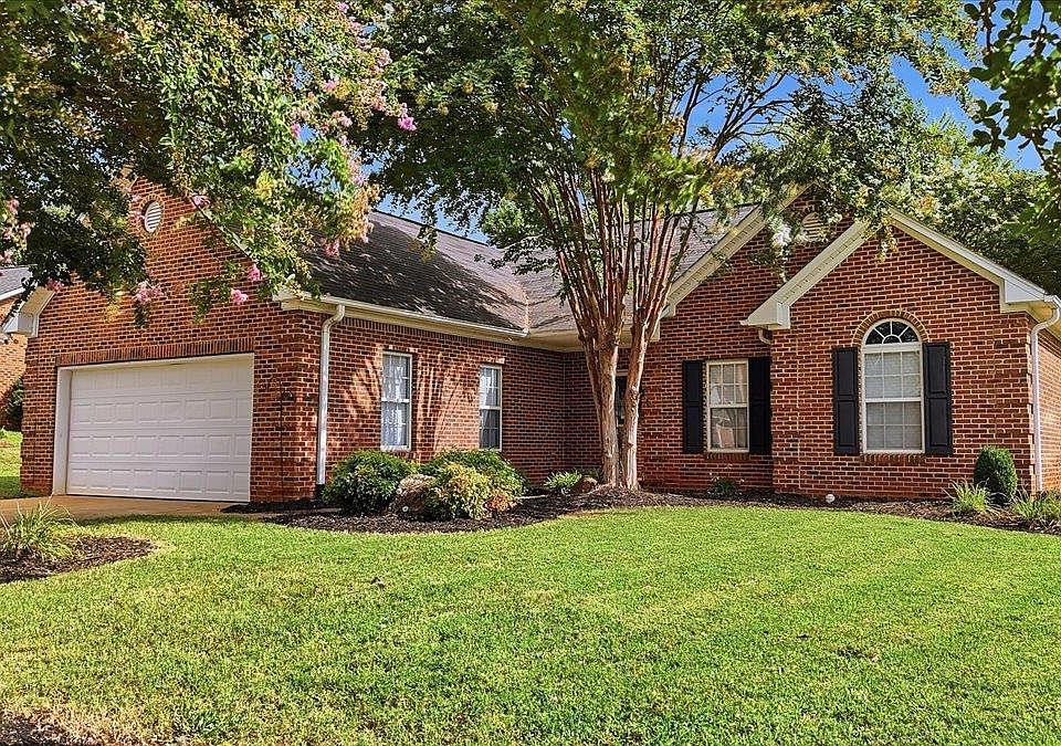 1st image of 529 Fox Hurst Ct