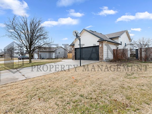 4th image of 215 Peachwood Dr