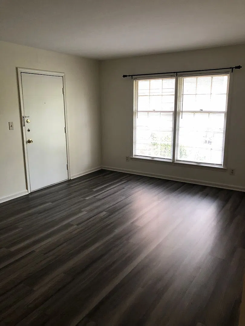 310 Hite — Photo 2