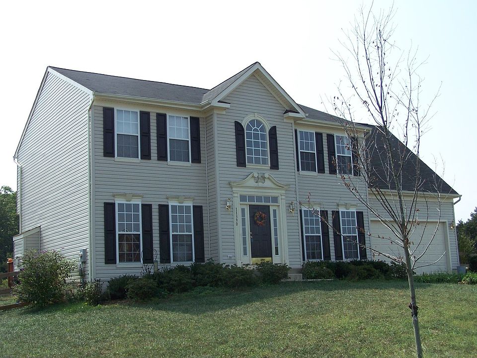 HUGE!! HUGE!! 5 BR home!