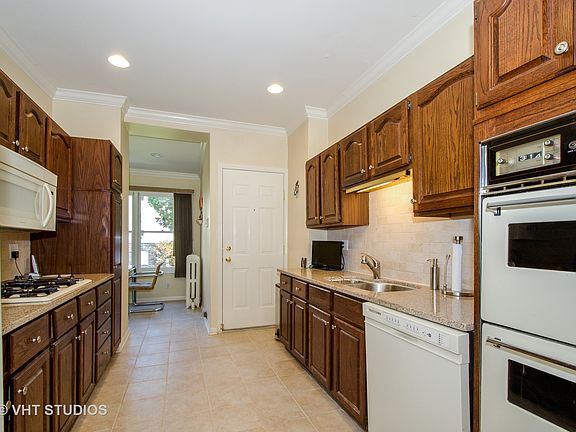 5th image of 1436 W Pratt Blvd APT 1W