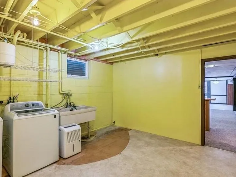 7065 Montrose Rd — Photo 16