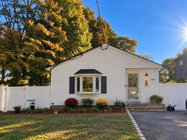 520 Starlight Drive, Shirley, NY 11967