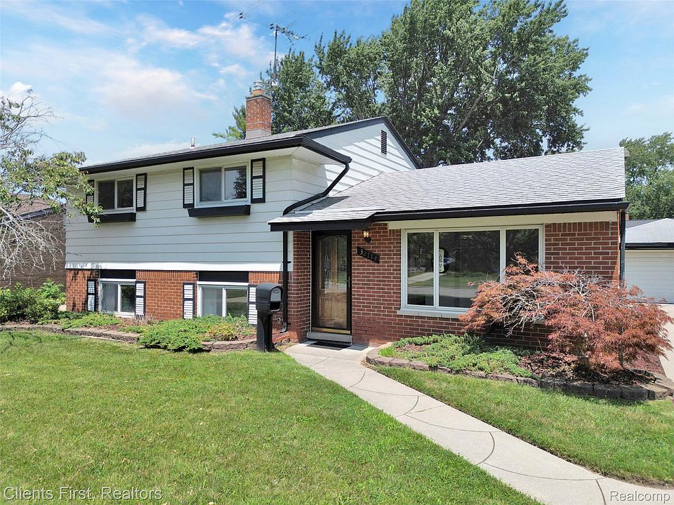 1st image of 32714 Cowan Rd