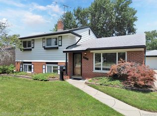 32714 Cowan Rd, Westland, MI 48185