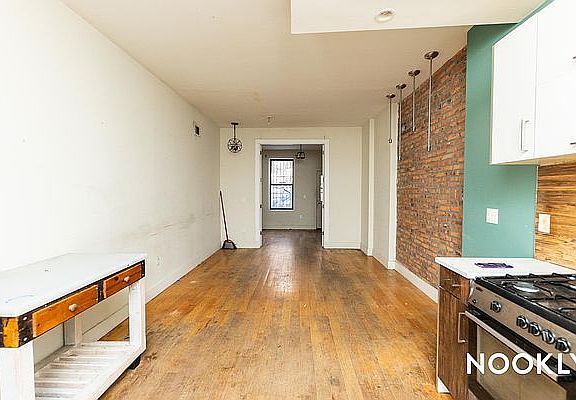 3rd image of 261 Stanhope St APT 1R