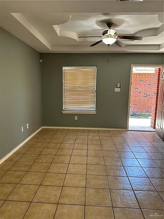 1 bed, 1.5 bath, 700 sqft, $750 — Photo 3
