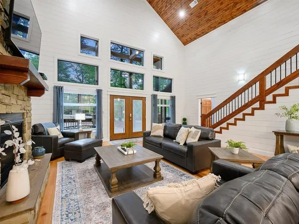 143 Gnarly Maple Trl, Broken Bow, OK 74728