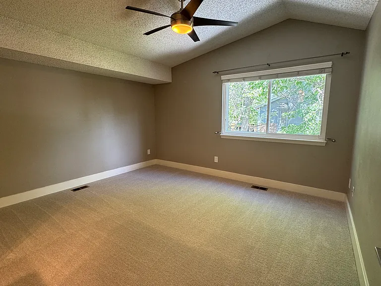 102 Hoover Ave — Photo 11