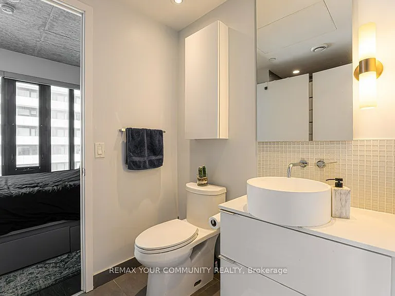 185 Roehampton Ave #1312 — Photo 17