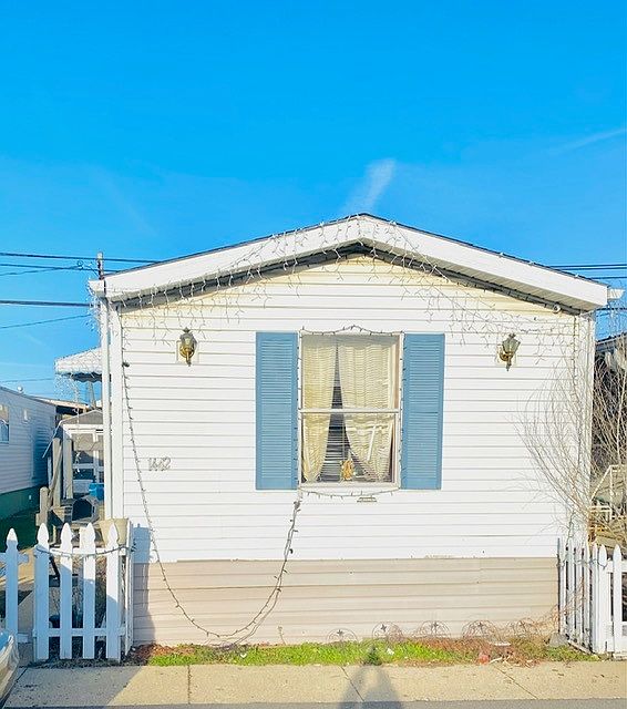 1st image of 1442 N 45th Pl