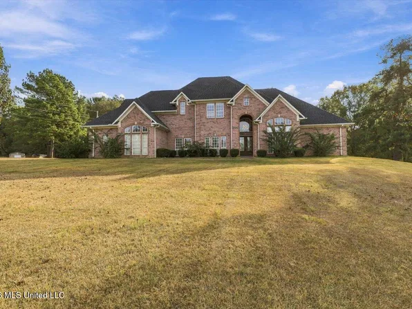 1898 Suzanna Dr, Raymond, MS 39154