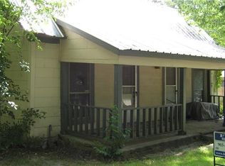 810 E 9th St, Bonham, TX 75418