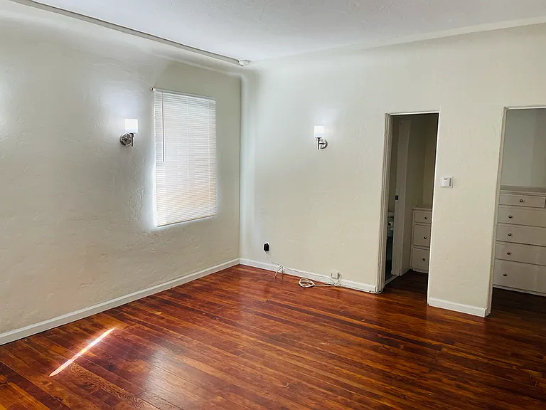 409 W 3rd St — Photo 5