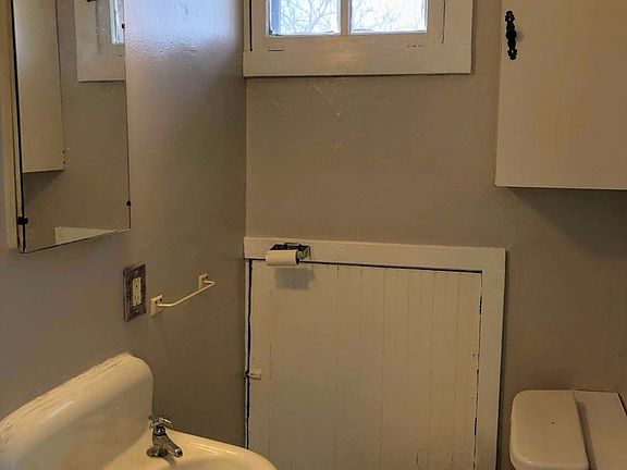 5th image of 429 Woodlawn St SE #2
