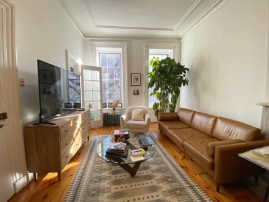 Rented by Realty Collective | media 19