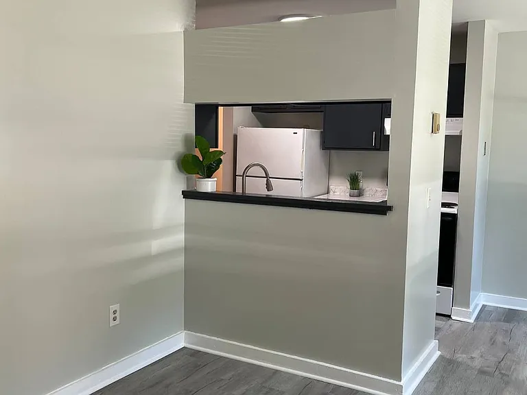 13 N College St #45 — Photo 1