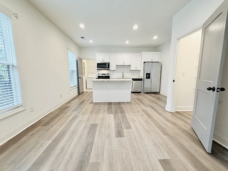 2035 Rosewood Dr #A — Photo 3