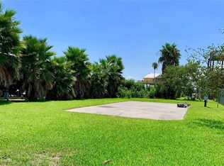 881 Blue Bonnet Ln, Pt Bolivar, TX 77650