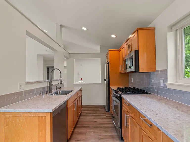 323 N 48th St #C — Photo 8