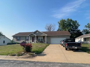 392 Martin Field Ct, Villa Ridge, MO 63089