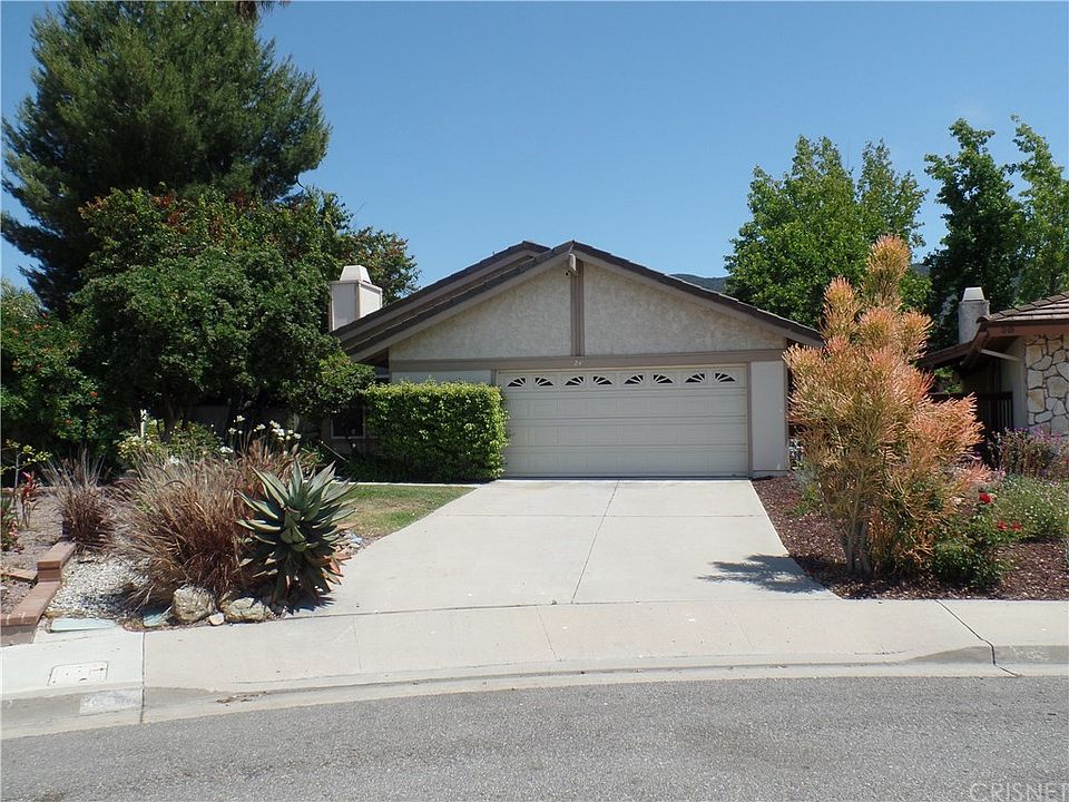 1st image of 24 Ilex Dr