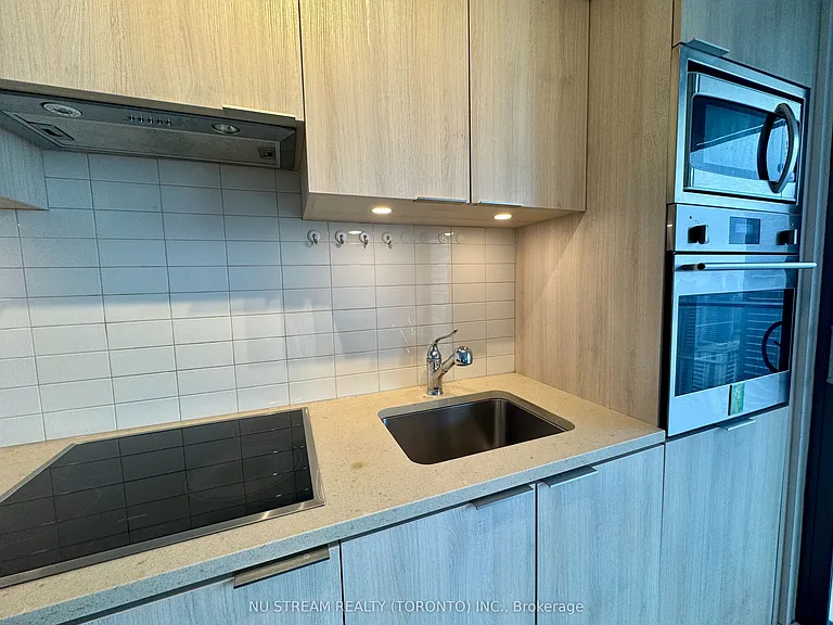 11 Wellesley St W #3113 — Photo 18
