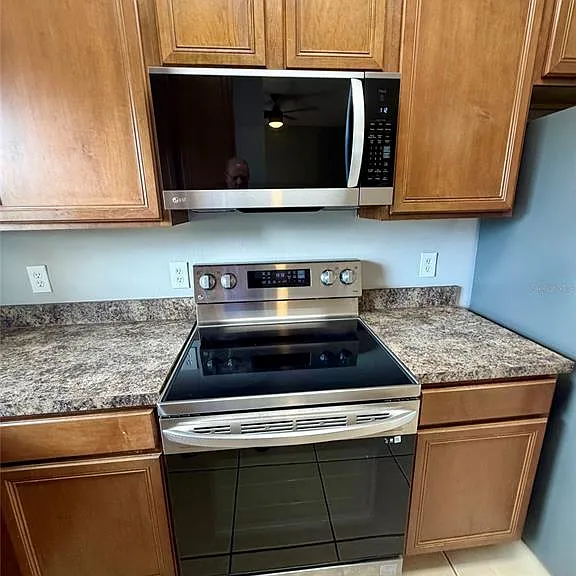 1840 Retreat View Cir — Photo 8