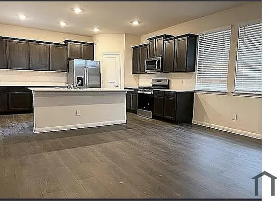4 bed, 2233 sqft, $2,100 — Photo 4