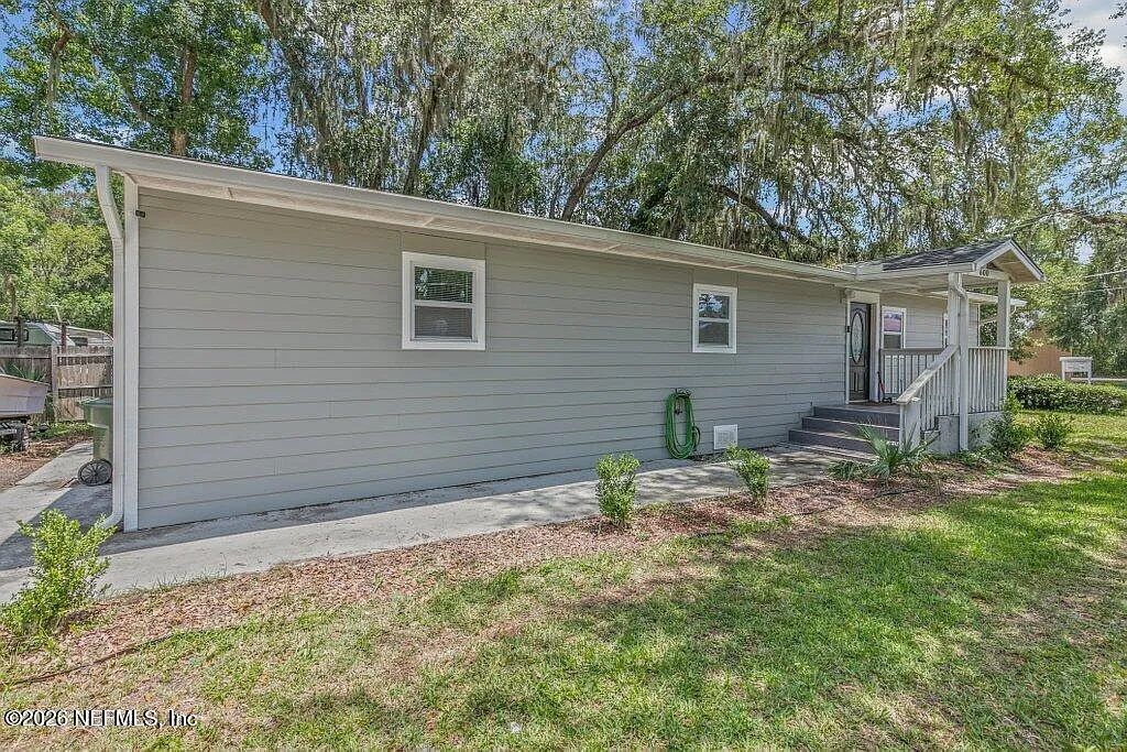 4 bed, 2.0 bath, 1296 sqft, $2,000 — Photo 3