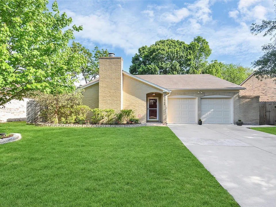 22218 Deville Dr