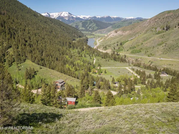 1255 E Deer Creek Dr, Jackson, WY 83001