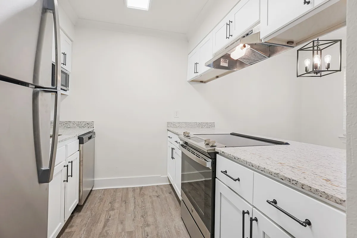 Building Photo - The Warwick - Utilities Included