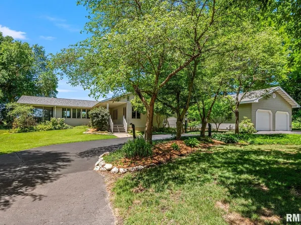 1529 Nursery Ln, Jacksonville, IL 62650