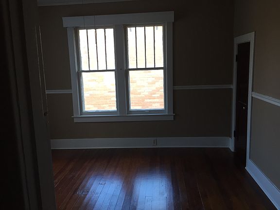 5th image of 406 Carleton Ave
