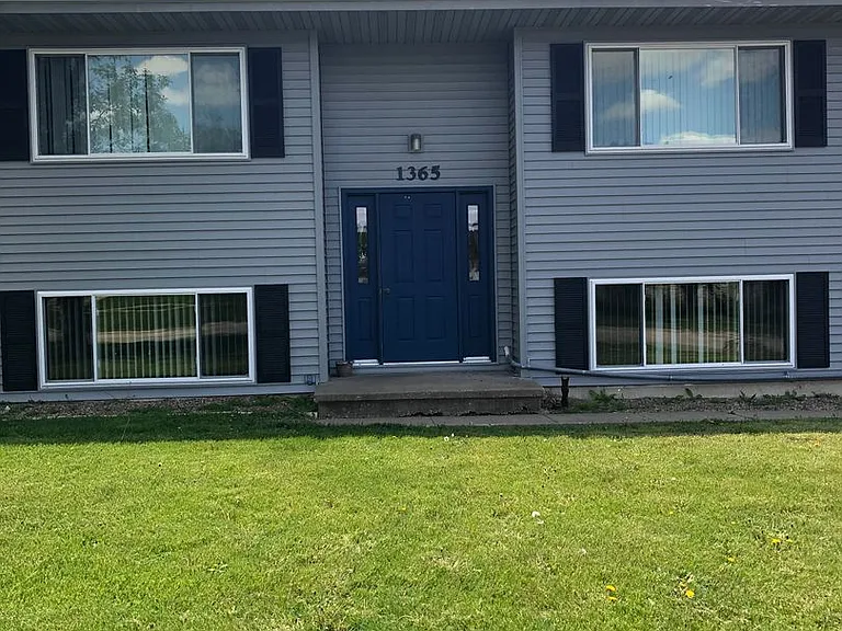 1345-1365 Meadowview Dr — Photo 14