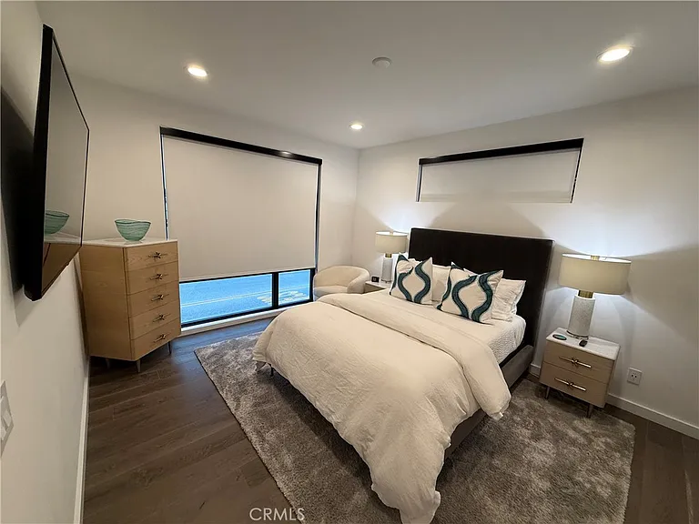 116 W Channel Islands Blvd — Photo 23