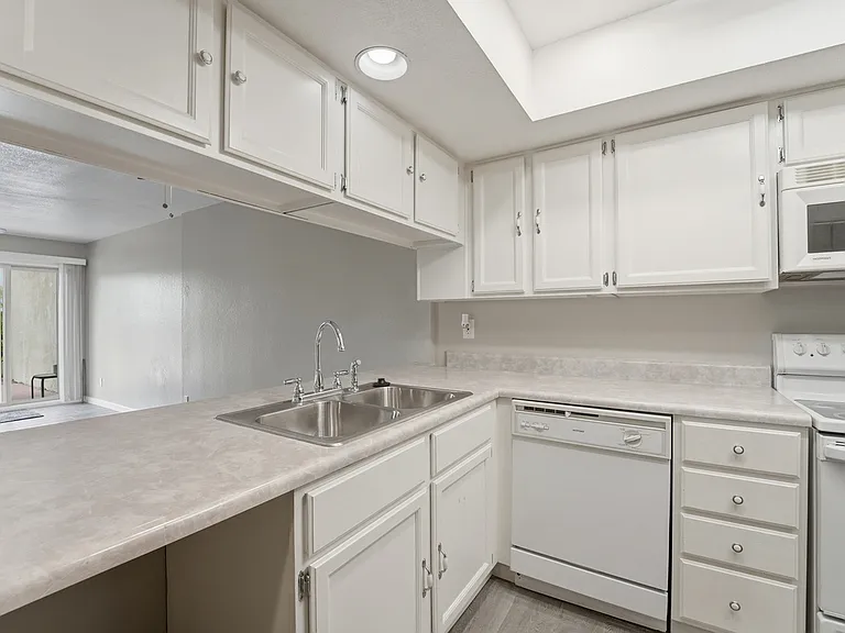 4330 N 5th Ave #105 — Photo 4