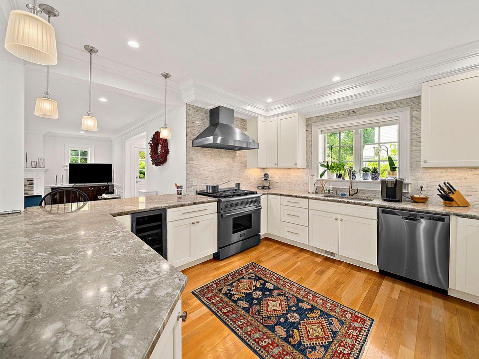 1st image of 8 Kirk St