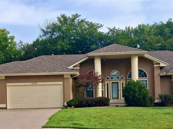 2518 SW Wintervalley Ct, Lees Summit, MO 64081
