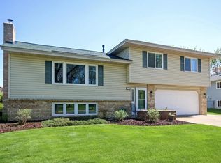 9771 Monroe St NE, Blaine, MN 55434