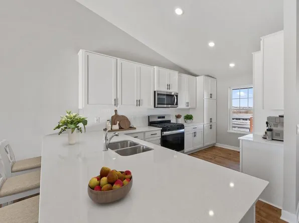 2278 Latour Dr, Shakopee, MN 55379