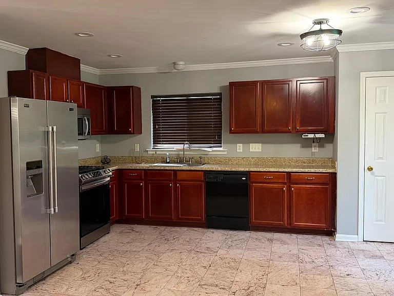 4008 Remington Oaks Cir — Photo 18