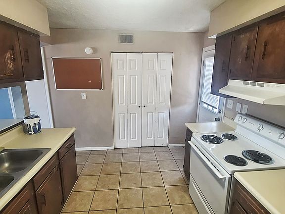 3rd image of 221 Donalynn Dr