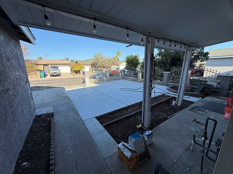 Drumcliff Ave — Photo 1